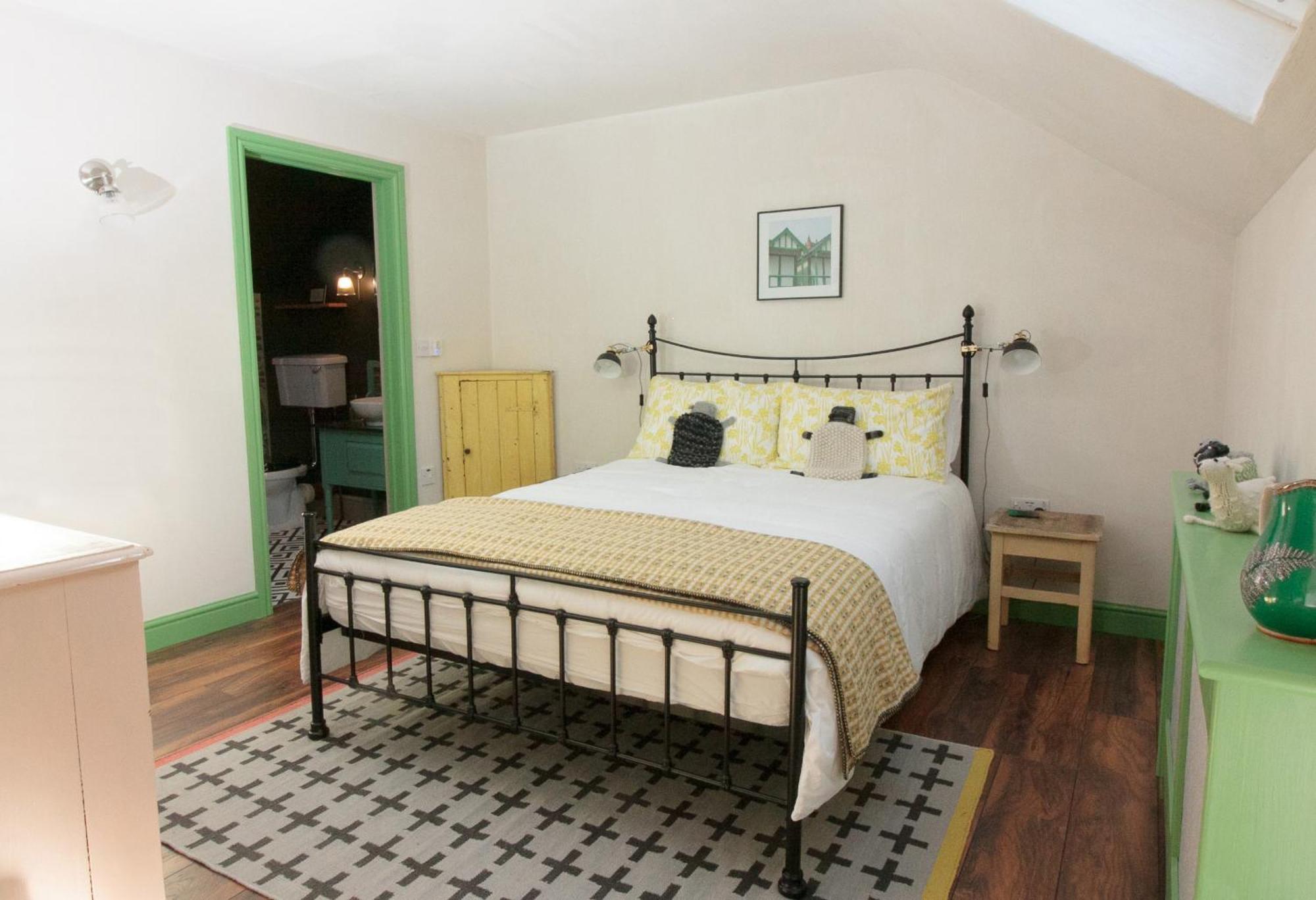 Creatively Converted Barn In Accessible Rural Spot Llanwrda エクステリア 写真